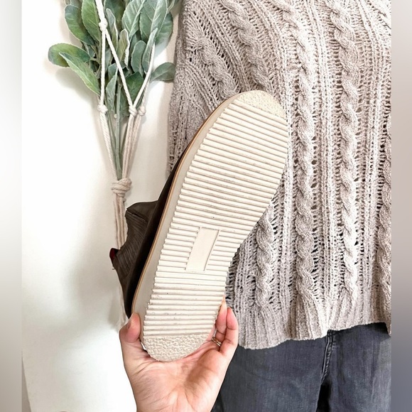 Red Diamond Genuine Leather Chelsea Boots - Picture 4 of 5